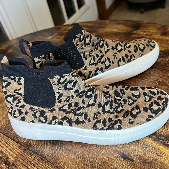 CUSHIONAIRE | ladies Ruby pull on fashion sneakers. Size: 7M - Picture 14 of 15